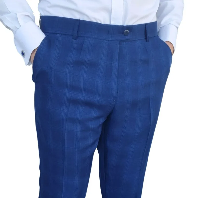 Calça social alfaiataria azul royal estampa gales vestida, cós e bolsos frontais