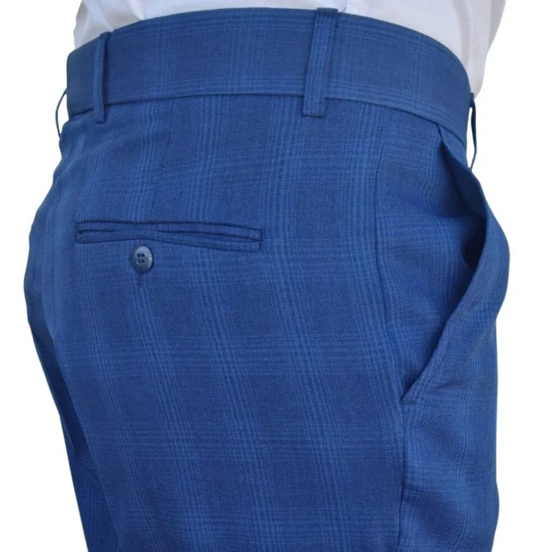 Calça social alfaiataria azul royal estampa gales, vista traseira do executivo