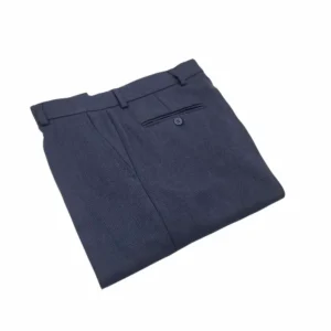 Calça social azul micro estampa dobrada, vista traseira com caimento reto