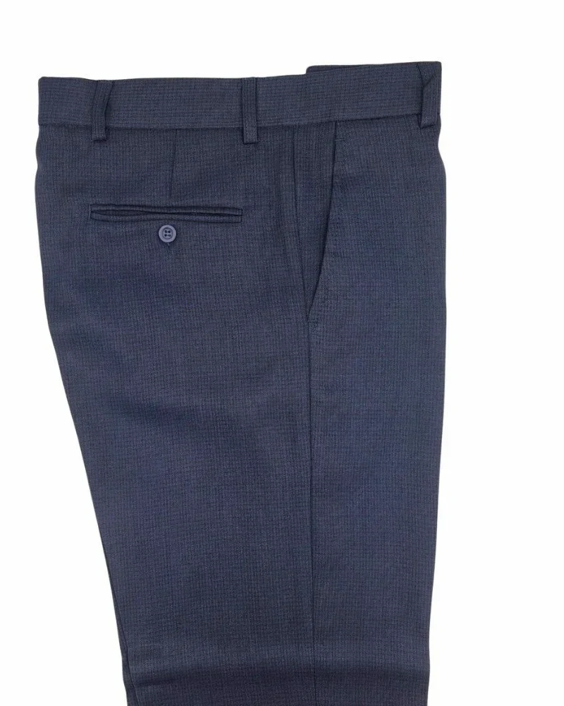 Calça social azul micro estampa dobrada, bolso traseiro com acabamento premium