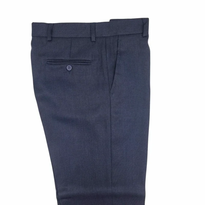Calça social azul micro estampa dobrada, bolso traseiro com acabamento premium