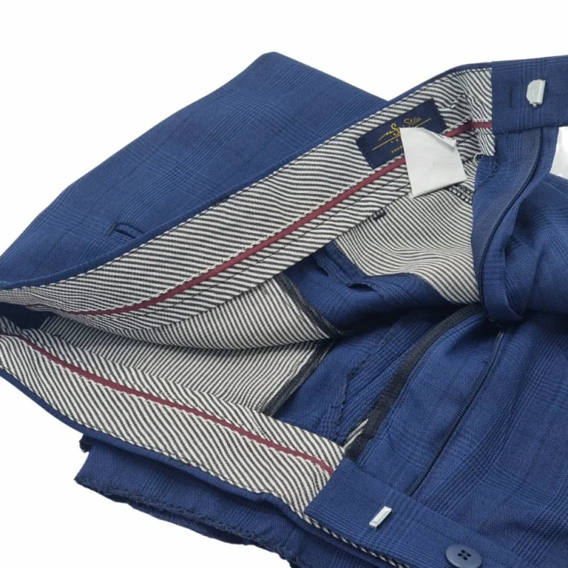 Detalhe do forro interno e etiqueta da calça social azul royal estampa gales