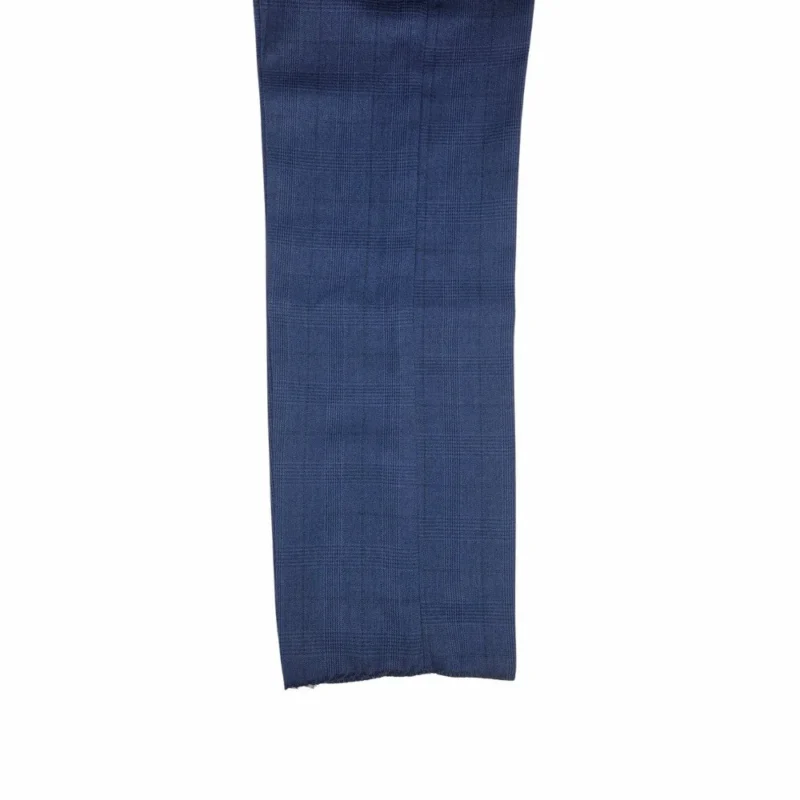 Detalhe do tecido azul royal estampa gales da calça social