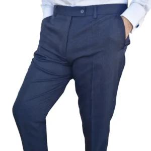 Calça social azul royal xadrez príncipe de gales, vista frontal com mão no bolso