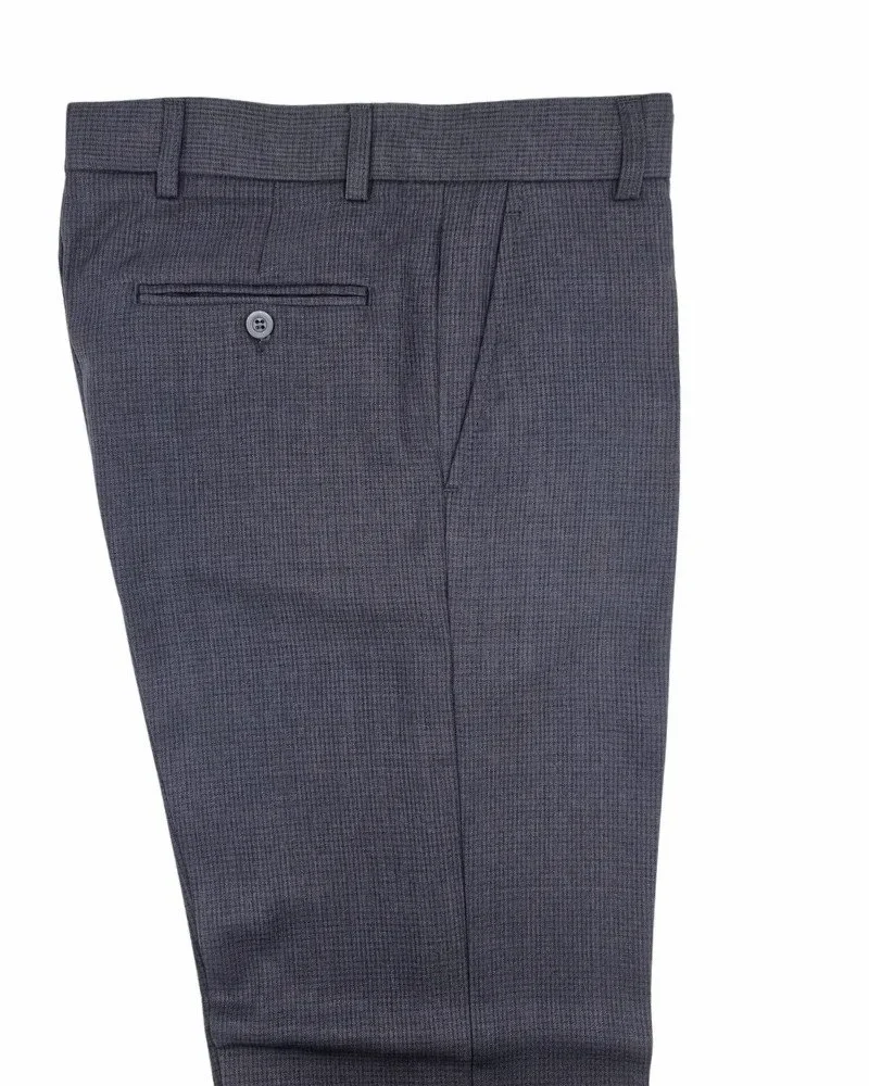 Calça social cinza chumbo micro estampa dobrada, bolso traseiro com acabamento premium