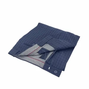 Detalhe do forro interno e etiqueta da calça social masculina azul xadrez
