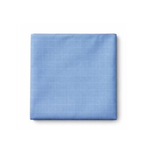 Lenço De Bolso Azul Sereno Com Padronagem Sutil Elegância Atemporal — detalhe da textura e acabamento do tecido