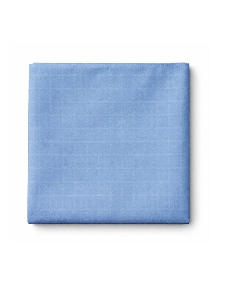 Lenço De Bolso Azul Sereno Com Padronagem Sutil Elegância Atemporal — detalhe da textura e acabamento do tecido