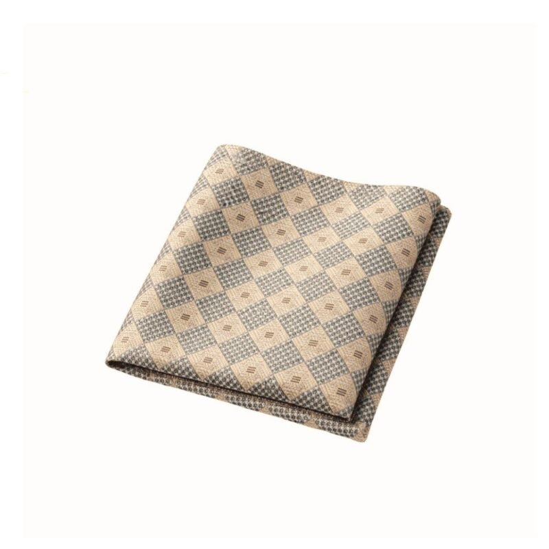 Lenço De Bolso Xadrez Bege E Cinza Sofisticação Discreta — dobra