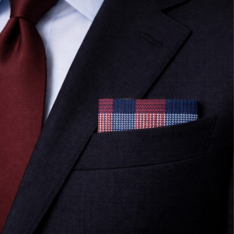 Lenço De Bolso Xadrez Azul, Vermelho E Branco Elegância Clássica Ms Stilos — como acessório de terno
