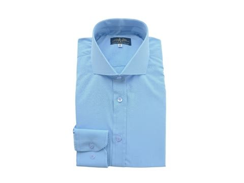 Camisa azul lisa com colarinho cutaway, o italiano aberto, em tecido misto passa fácil
