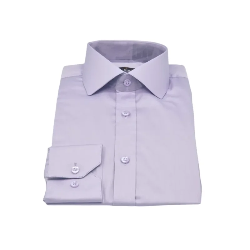 Camisa lilás lisa italiana em fio egípcio com toque acetinado dobrada em vista frontal, com punho à mostra.