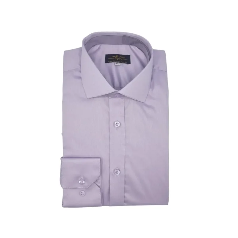 Camisa lilás lisa italiana em fio egípcio com toque acetinado dobrada em apresentação frontal completa sobre fundo neutro.