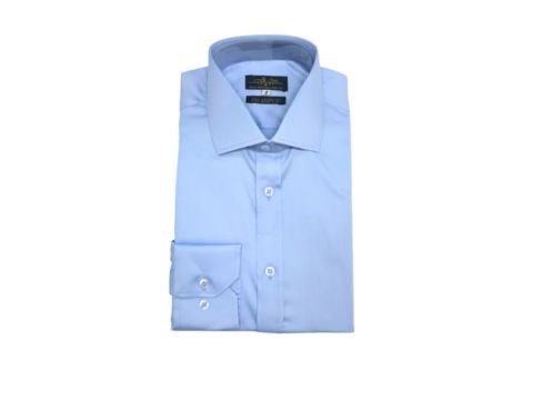 Camisa masculina azul-claro da MS Stilos com elegância leve e sofisticada para transmitir confiança e autoridade.