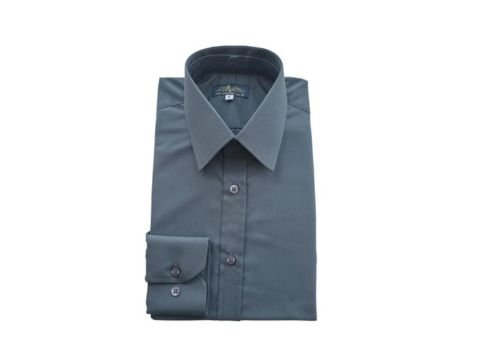 Camisa maquinetada cinza chumbo francesa da MS Stilos dobrada em fundo branco