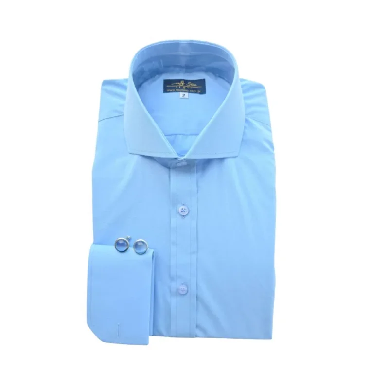 Camisa social azul lisa com gola cutaway e punho duplo, dobrada de frente