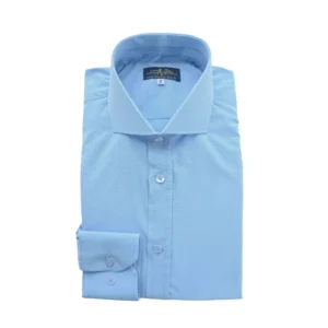 Camisa social azul lisa com gola cutaway italiana aberta, dobrada de frente