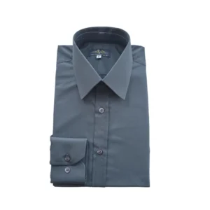 Camisa social cinza chumbo maquinetada com gola francesa, dobrada de frente