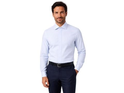 Homem usando camisa social masculina em look corporativo elegante da MS Stilos
