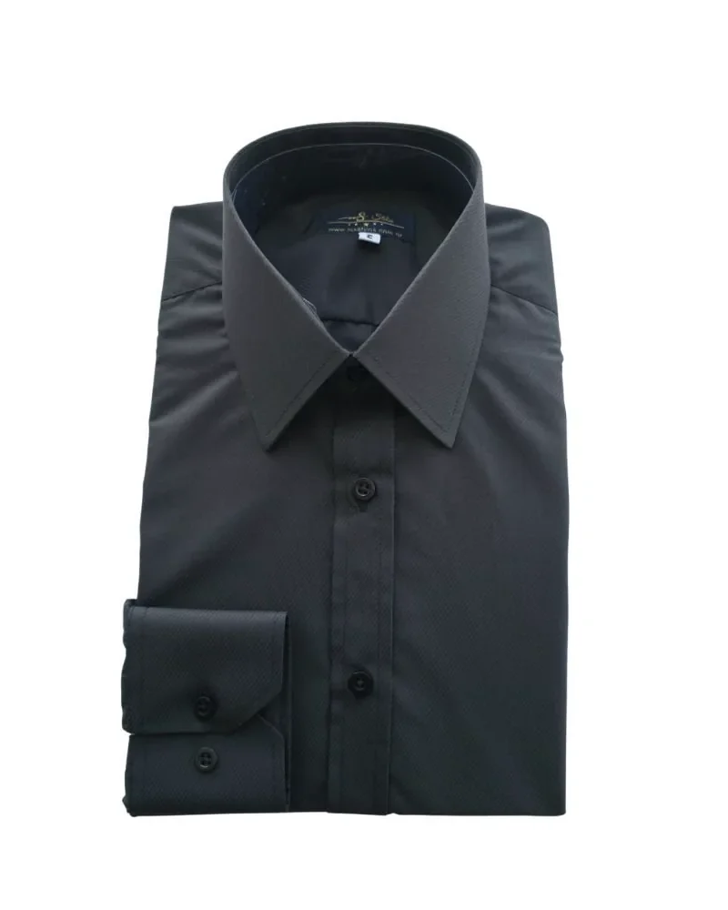 Camisa social preta maquinetada com gola francesa, dobrada de frente