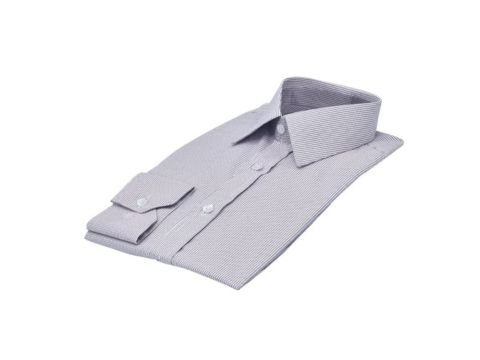 Camisa social quadriculada branca e vermelha da MS Stilos apresentada dobrada, com colarinho estruturado e acabamento sofisticado.
