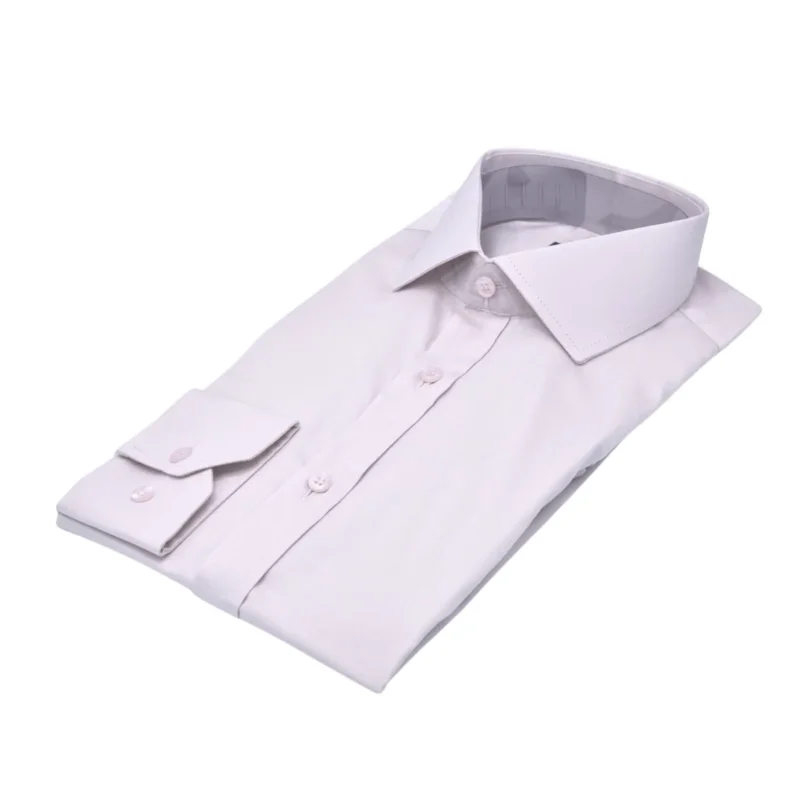 Camisa social rosa claro italiana dobrada em diagonal, com gola e punho à mostra