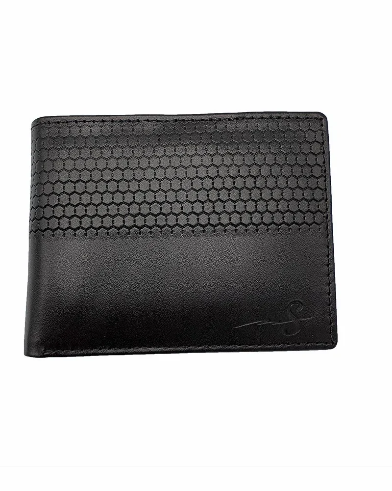 Carteira masculina preta em 100% couro, com textura de favo de mel e a logo Ms Stilos gravada