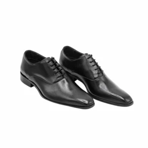 Sapato social Oxford preto 100% couro de cabedal liso, par visto de três quartos