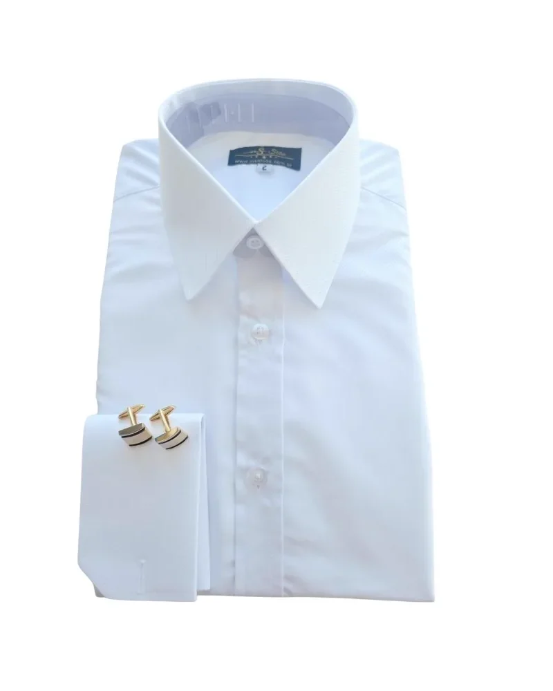 Camisa branca maquinetada de colarinho francês e punho duplo, com abotoaduras douradas de faixa preta