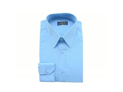 Camisa social azul com colarinho inglês fechado
