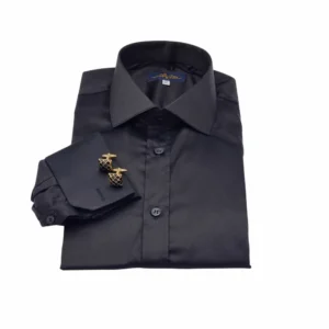 Camisa preta italiana em algodão egípcio com punho duplo e abotoaduras douradas