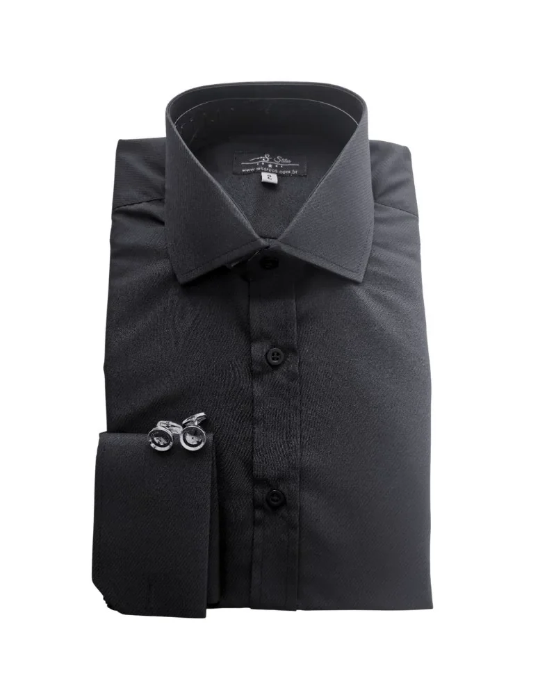 Camisa preta maquinetada de colarinho italiano e punho duplo, com abotoaduras prata
