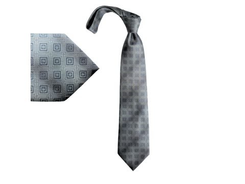 Gravata masculina prata em seda com largura tradicional